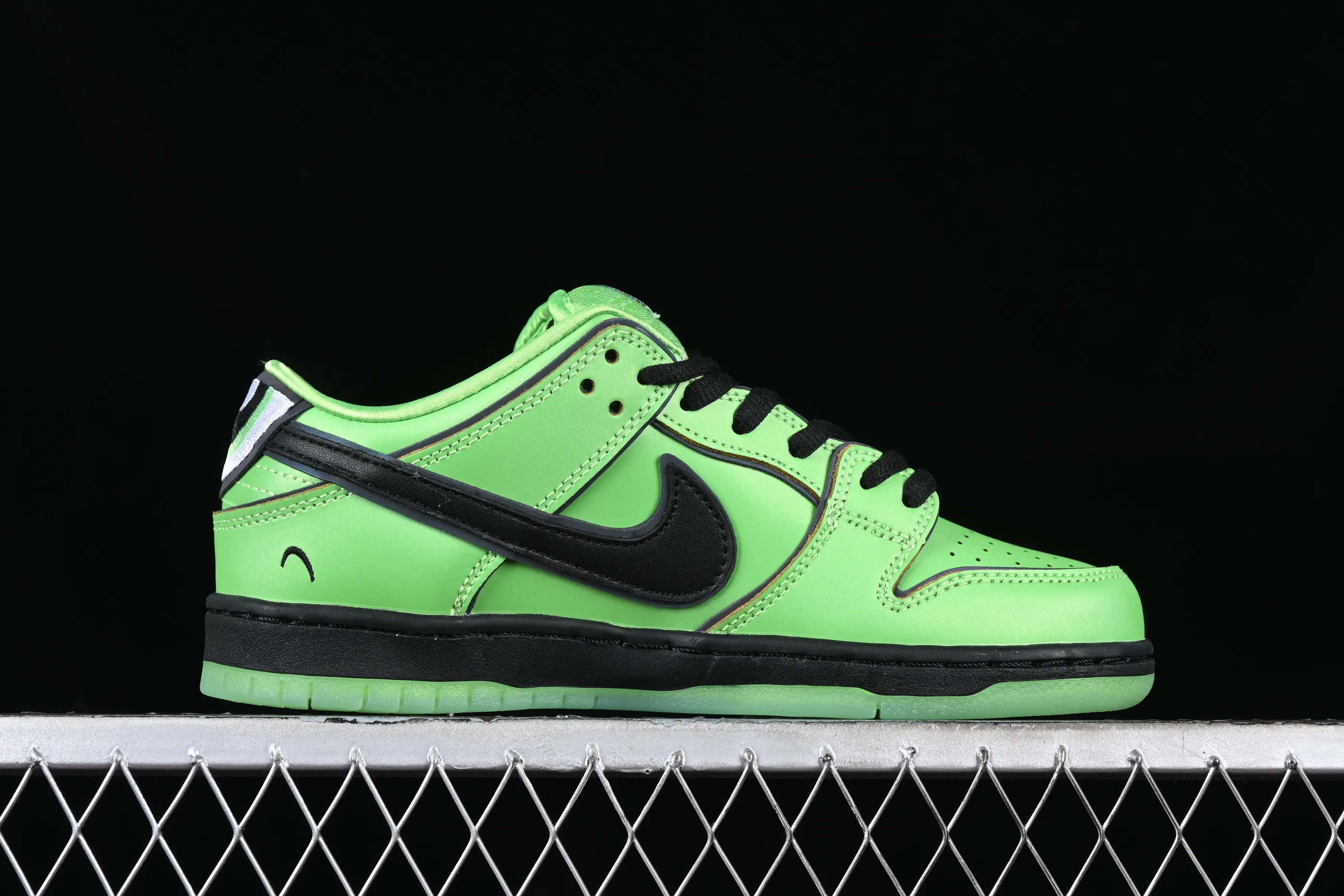 All categories Nk SB Dunk Series Nk SB Dunk Low low-top sneakers F version The Powerpuff Girls x Nk SB Dunk Low Powerpuff Girls joint model low-top casual sneakers FZ8319-300